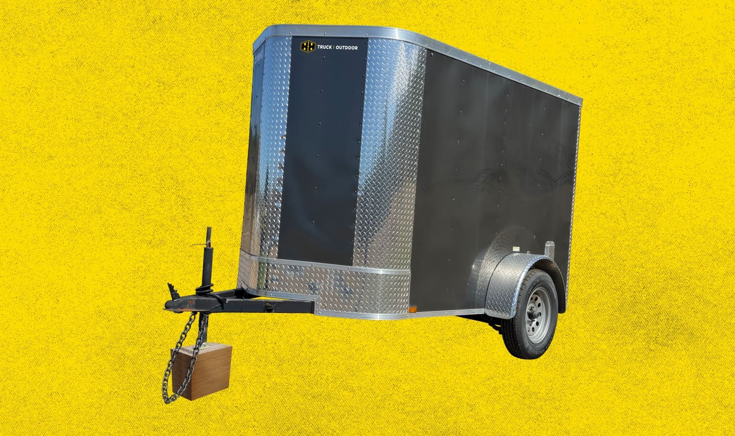 Enclosed cargo trailer with rear ramp door
